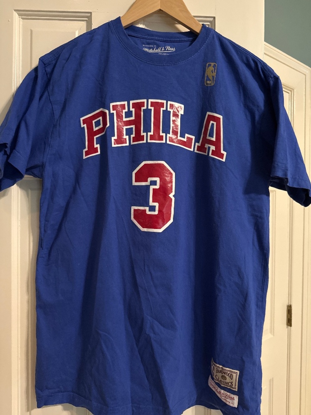 Mitchell & Ness 76ers Allen Iverson t-shirt. Men’s L
